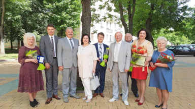 Низко вам поклониться хочу, люди в белых халатах! Торжественное собрание ко Дню медработника