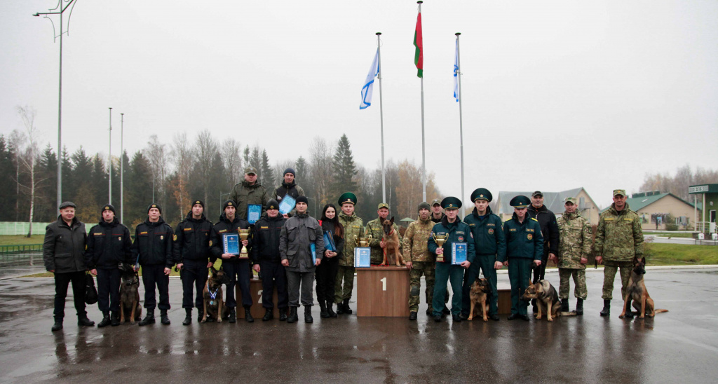 2 кинологи 1.jpg 2 кинологи 1.jpg